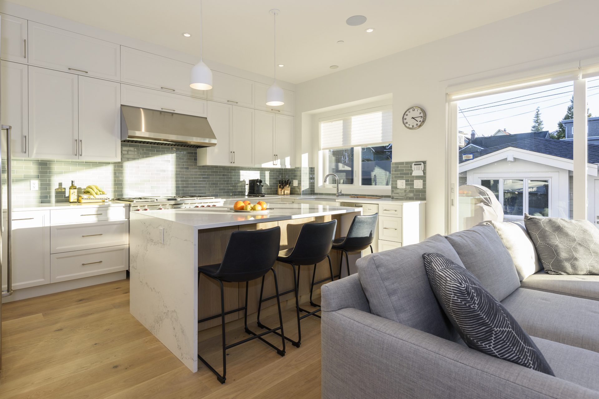 Kitchen with tile backsplash and island seating