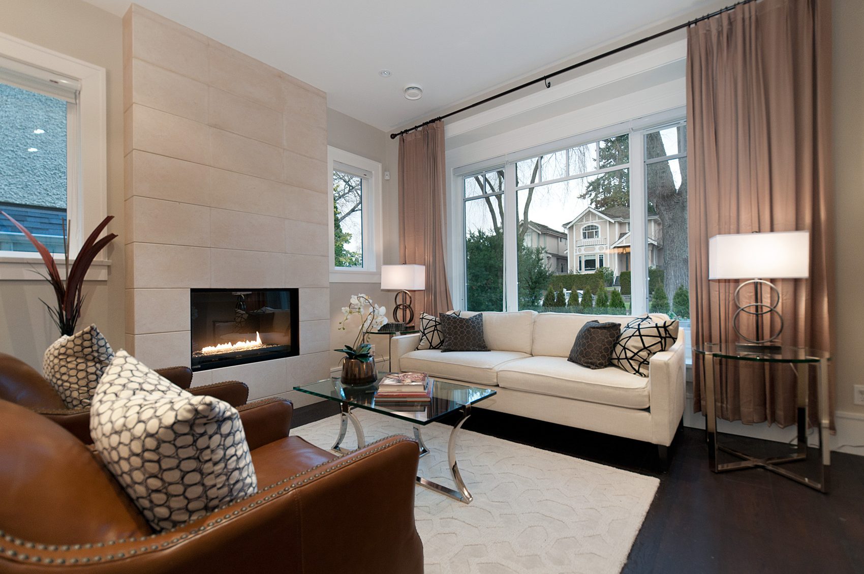 Living room with fireplace and leather armchairs